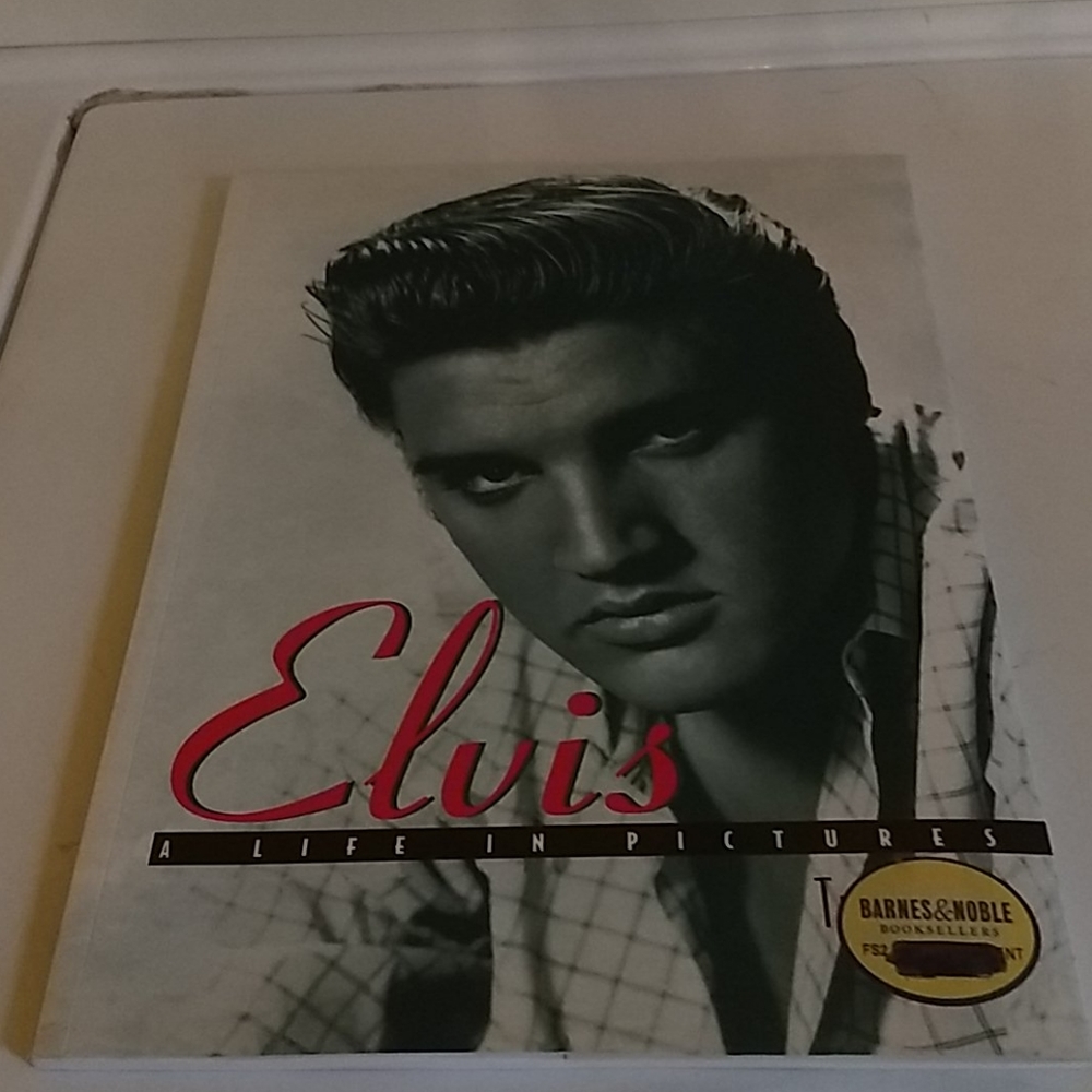 Elvis a life in pictures awesome condition